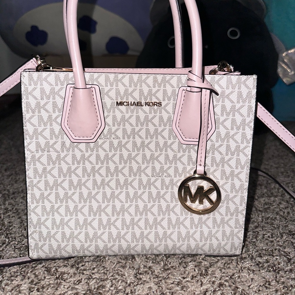 Mercer Medium Micheal Kors purse